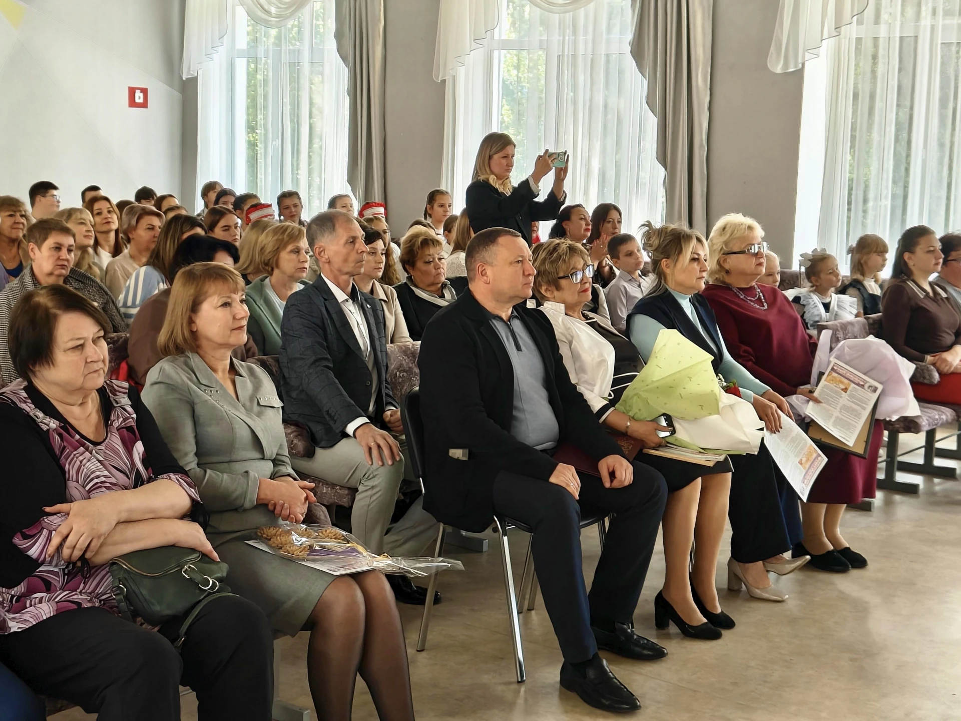 5 октября в школе №4 округа прошел торжественный концерт, посвященный двум важным датам...
