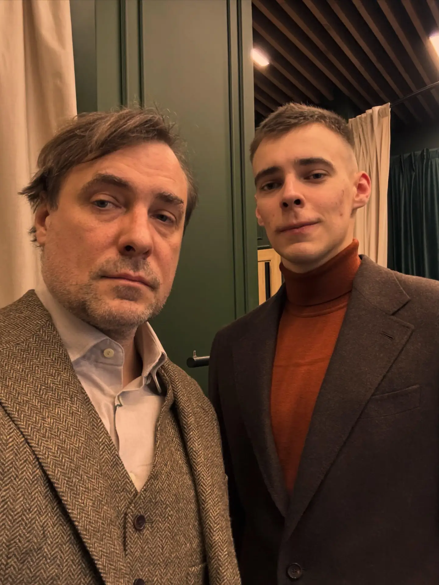Ох уж эти звёзды! Евгений Цыганов, например, внезапно рассекретил своего 20-летнего сын...
