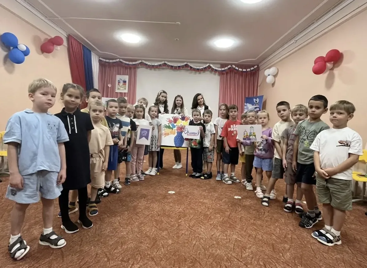 В честь Дня дошкольного работника гимназисты посетили дошкольные группы "Перспективы", ...