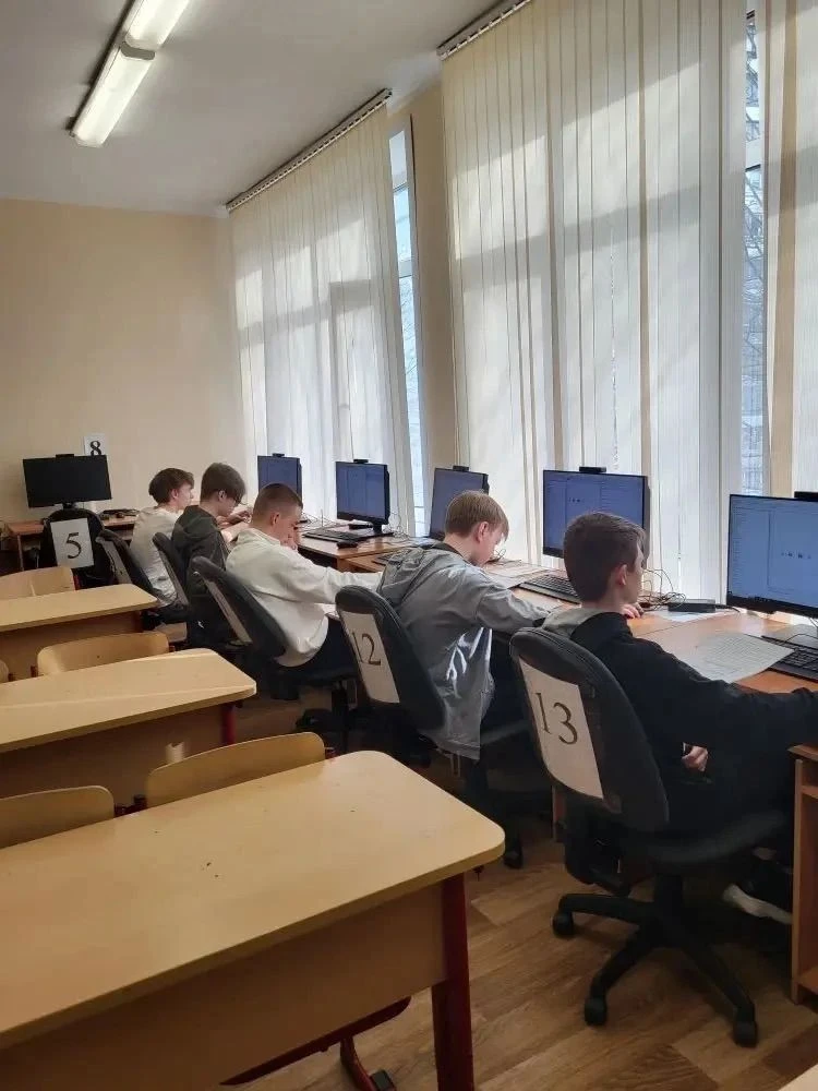 🧑‍💻Обучающиеся 10 «В» ИТ – класса продолжают участие в интеллектуальном турнире «Кибер-бой» 2025-202