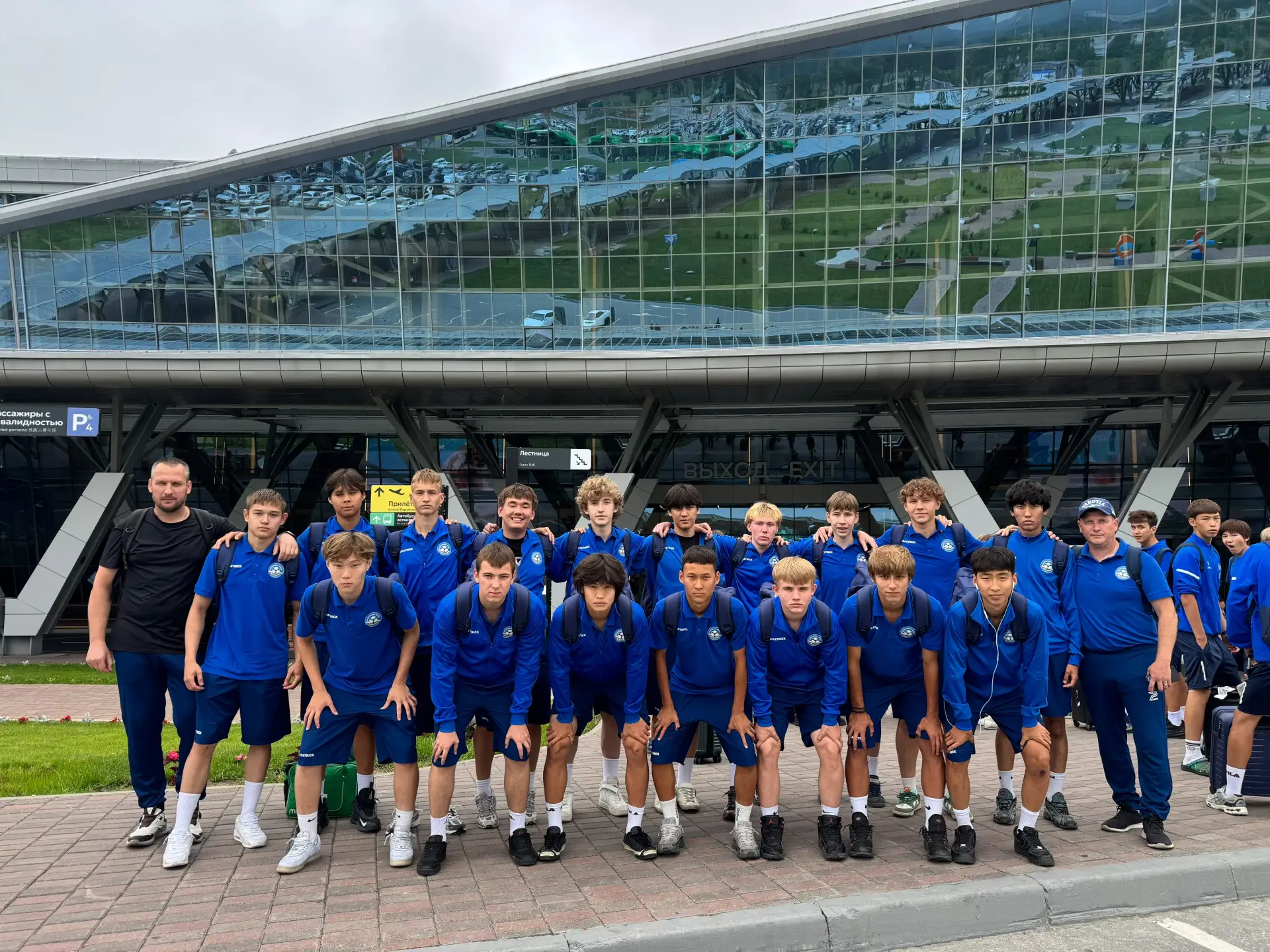 ✈️Команда СШФ-Якутия , U-16 и U-18 прилетели в город Южно-Сахалинск.