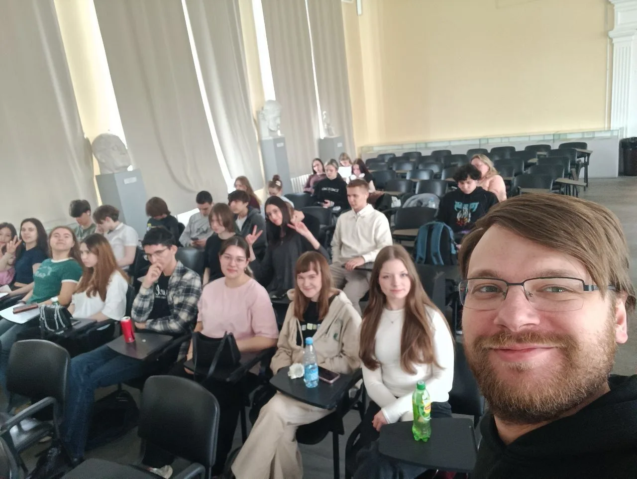 💼 Погружение в мир предпринимательства  📈 Во время каникул учащиеся предпринимательского 10-А класса