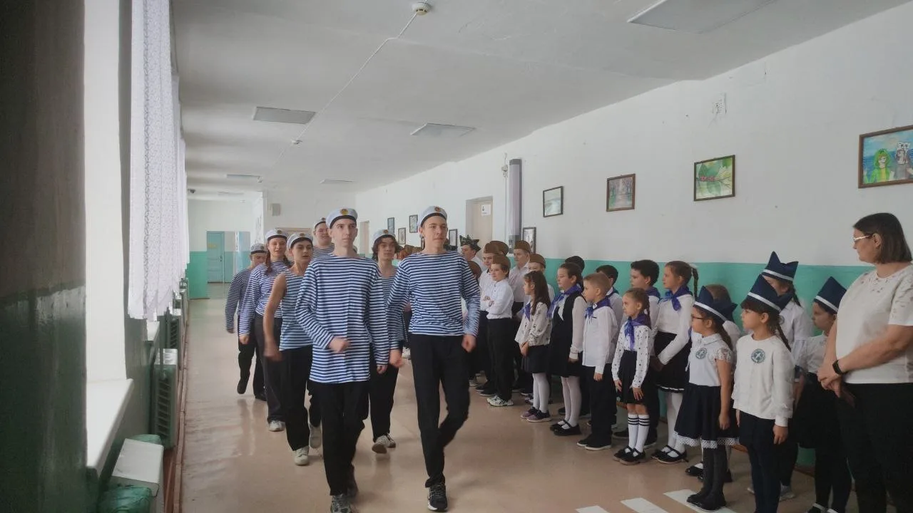 В пятницу проведён Смотр строя и песни. Это традиционное школьное мероприятие, которое ...