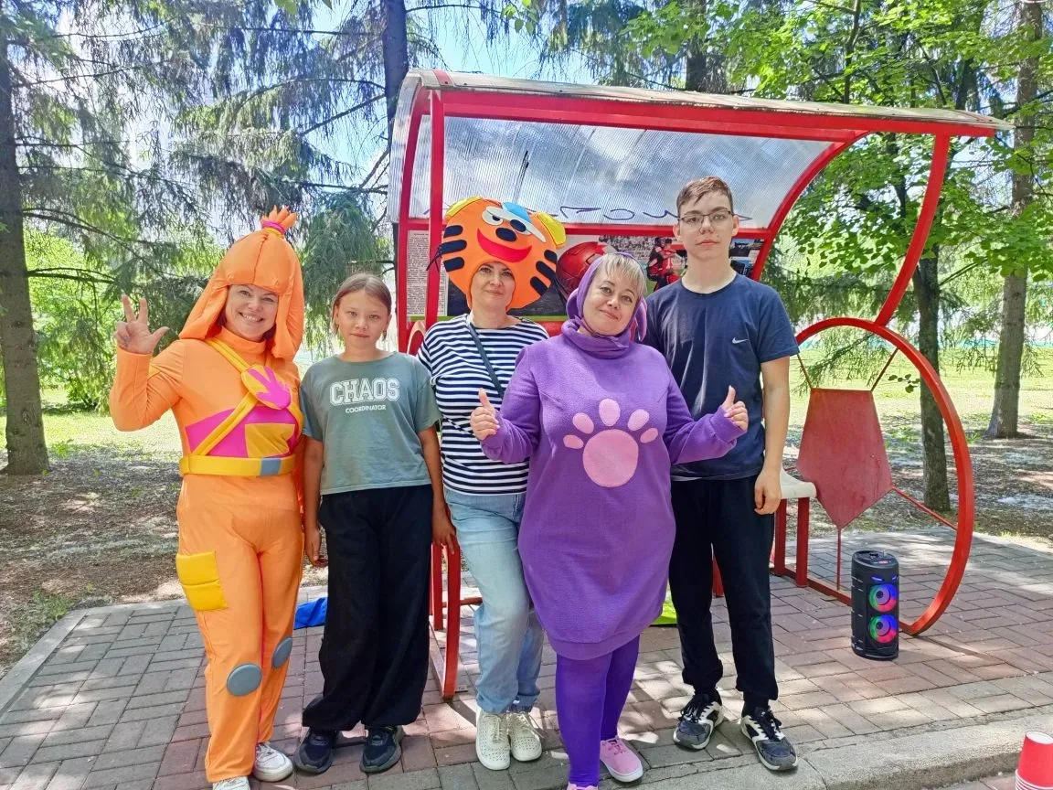 🎈✨️Сегодня в парке имени И. Якутова педагоги детского сада в костюмах Лунтика, Коржика...