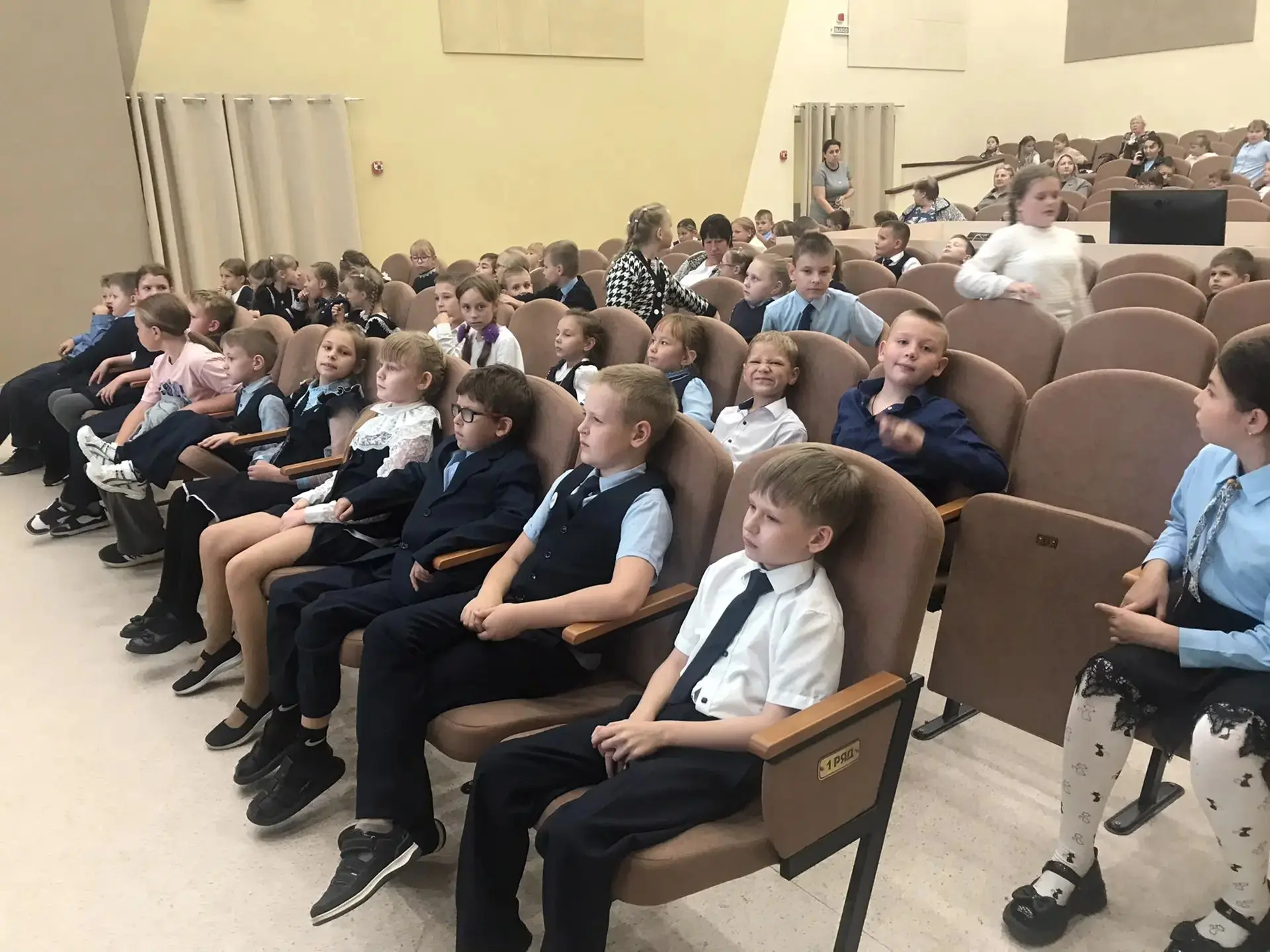 2а и3 б классы сегодня посетили ДШИ «День открытых дверей»