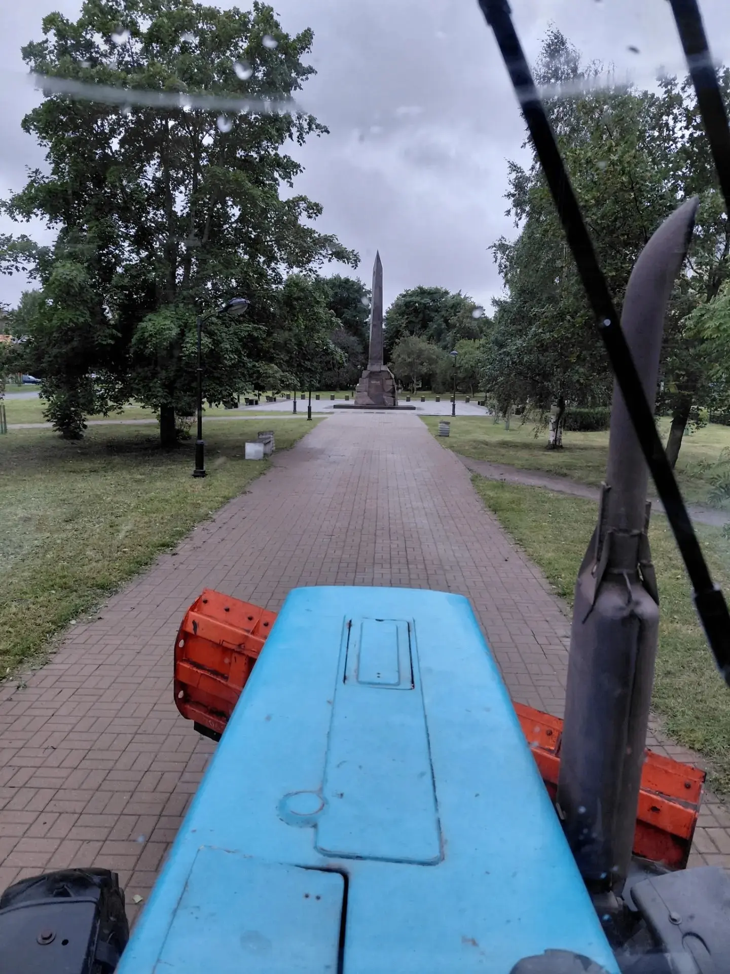 «Кондопожское ДРСУ» убирает скверы и парки Петрозаводска