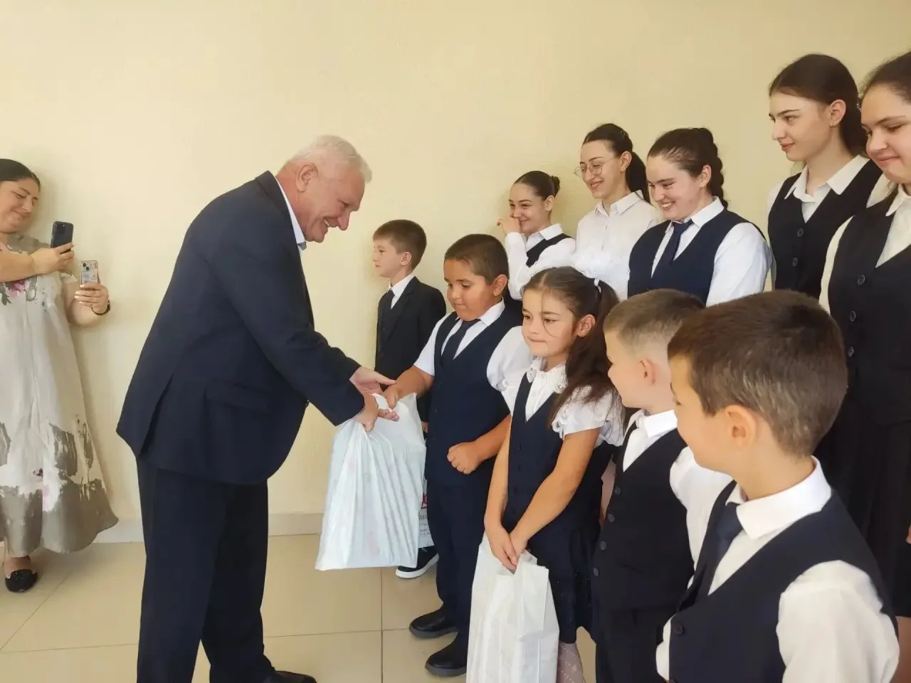Глава Алагирского района поздравил жителей  с началом учебного года