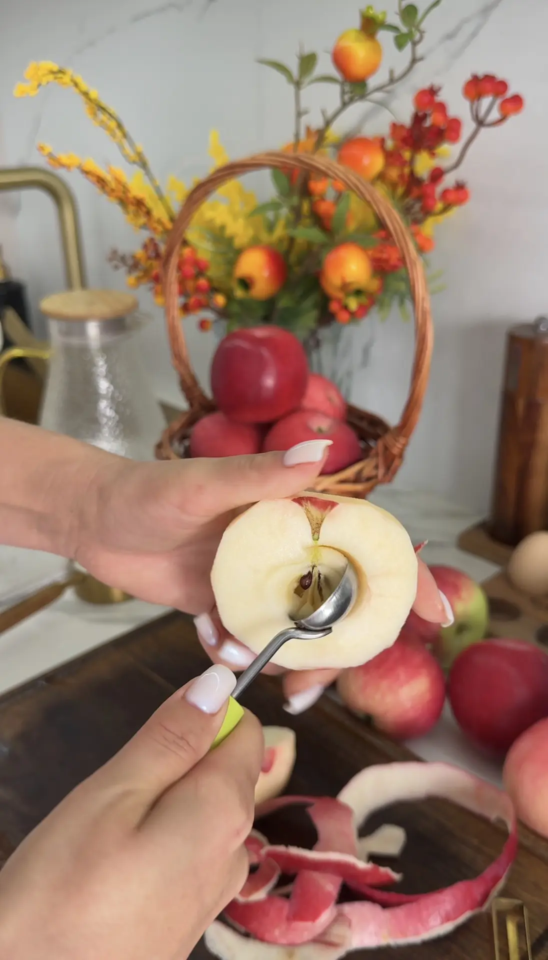 Родители привезли вчера своих домашних красивых яблок 🍎 и сегодня вкусная  выпечка с я...
