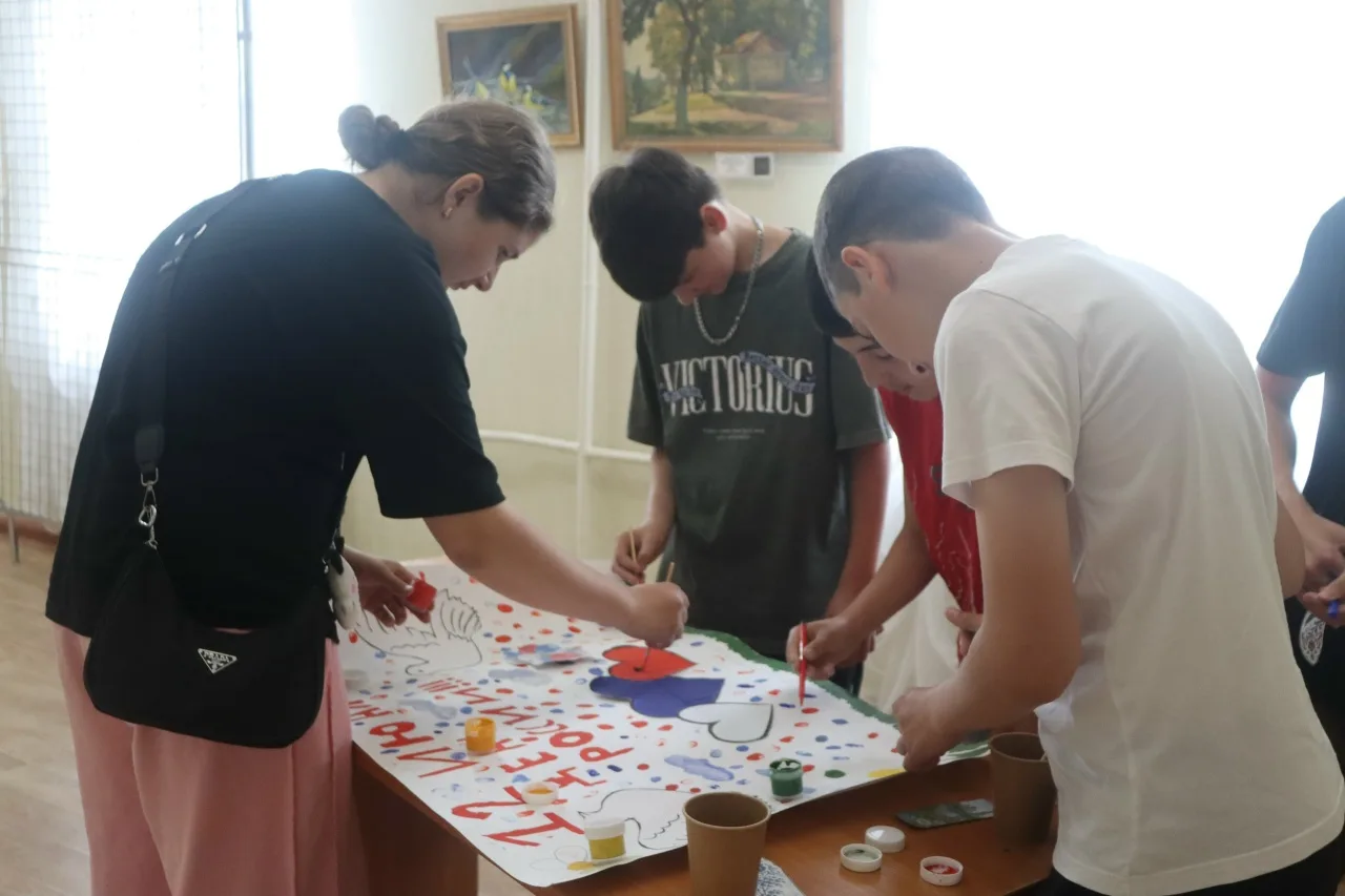 🇷🇺 В музее-усадьбе прошёл творческий мастер-класс, посвящённый Дню России.

Его участники ознакоми