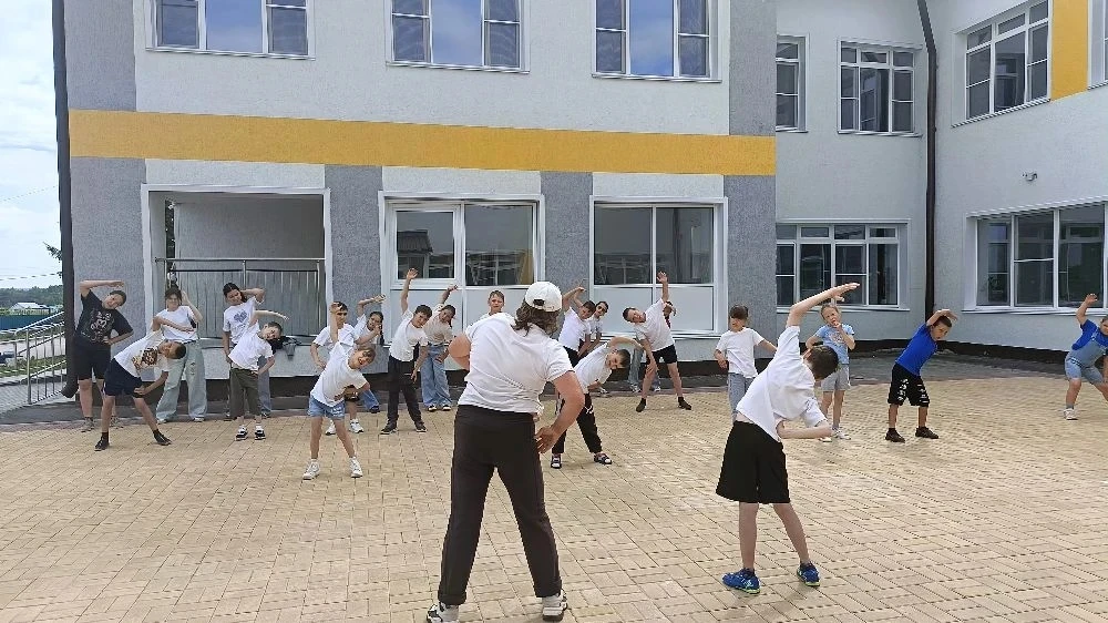 🫶 Движение — жизнь!

🤾‍♂️ Спортивная жизнь в нашем пришкольном лагере бьёт ключом! Наш девиз — «Ни