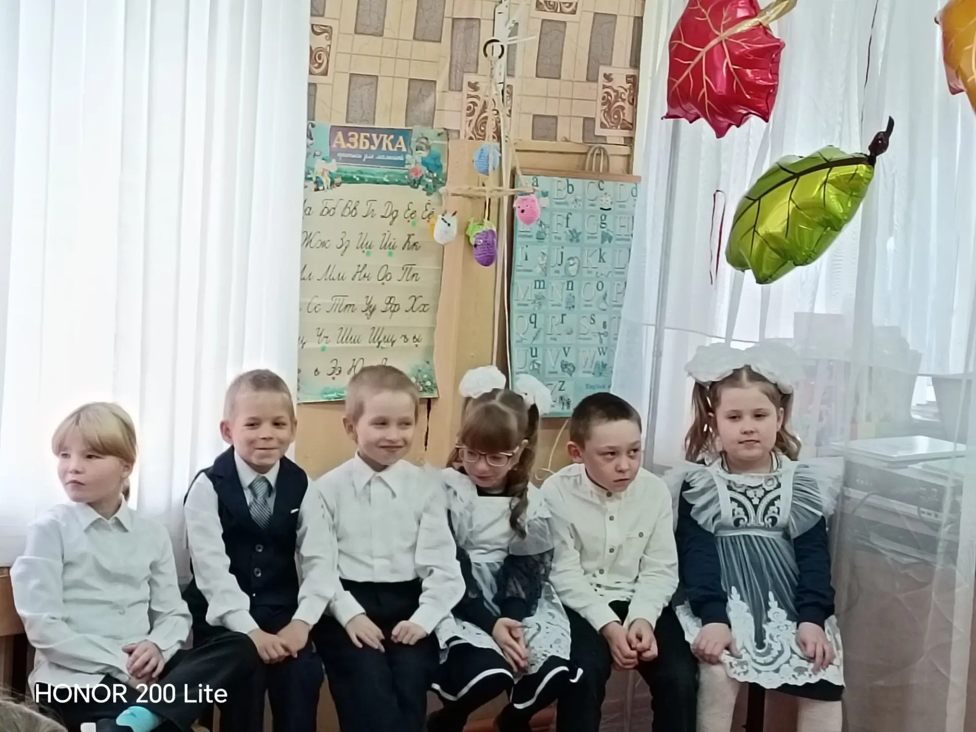 "Ура, мы- первоклассники!"
