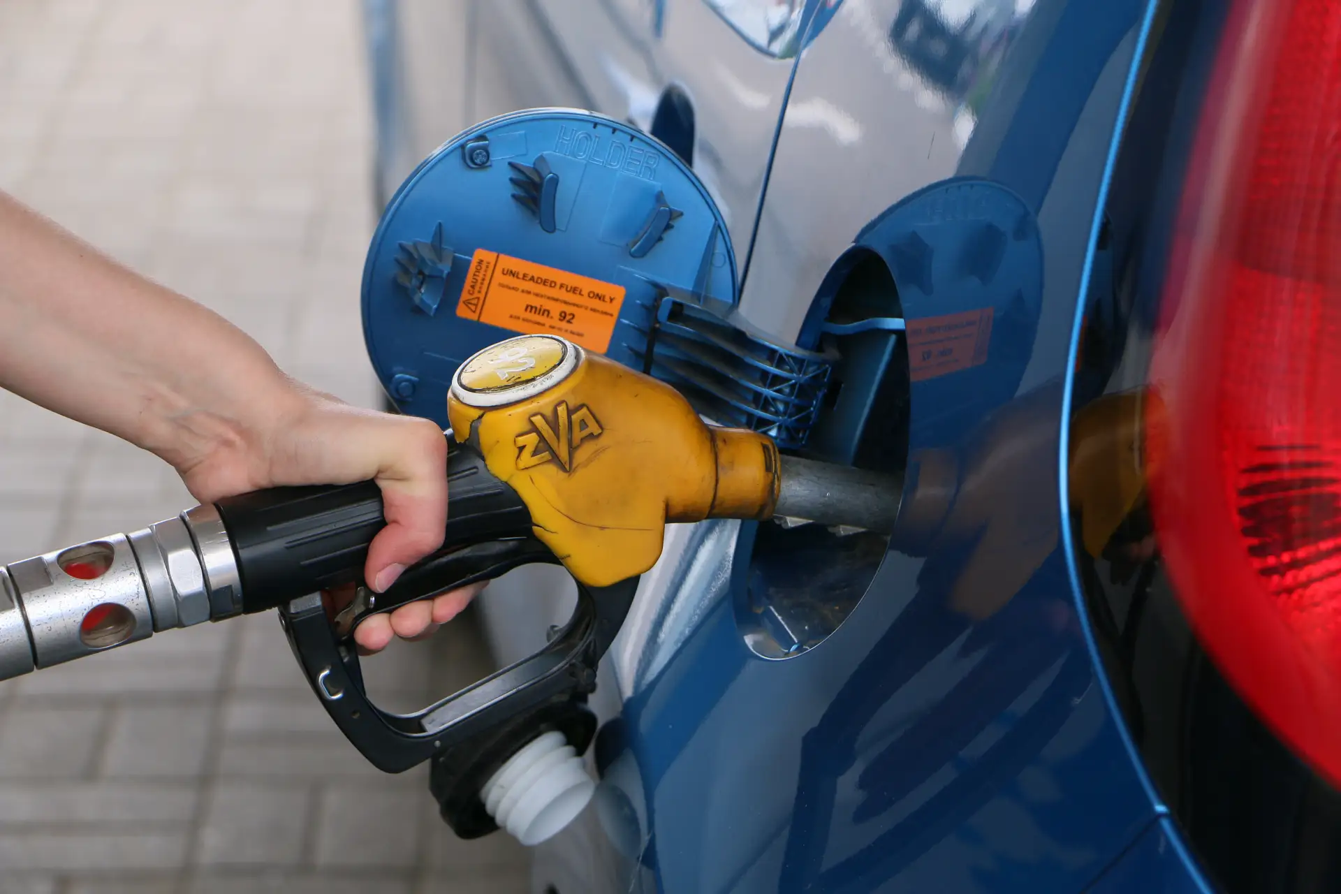 На АЗС «Татнефти» в Удмуртии ограничили продажу бензина.

По данным «Коммерсанта», лимит в 20 литров