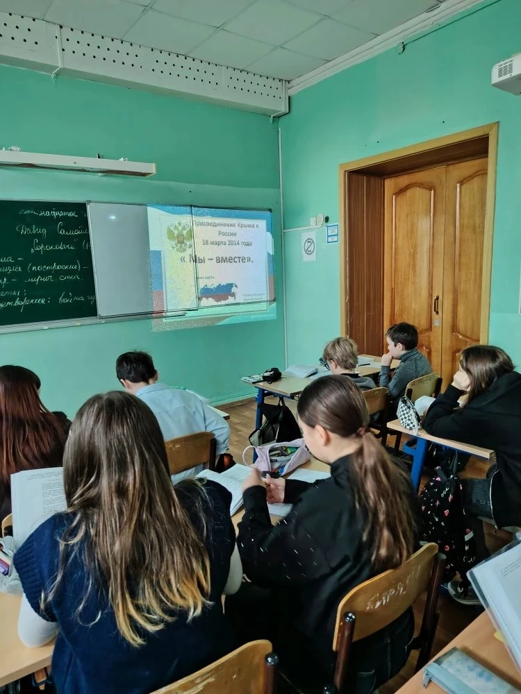 Воспитатели и дети группы "Веселый самолётик" приняли участие во Всероссийской онлайн-акции «Окна Ру
