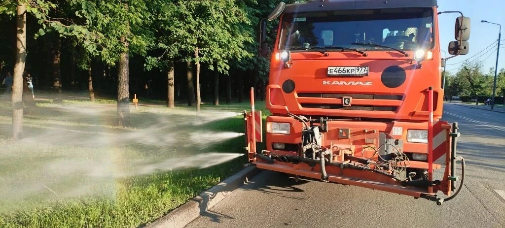💦 Из-за жаркой погоды городские службы Москвы переведены в режим повышенной готовности