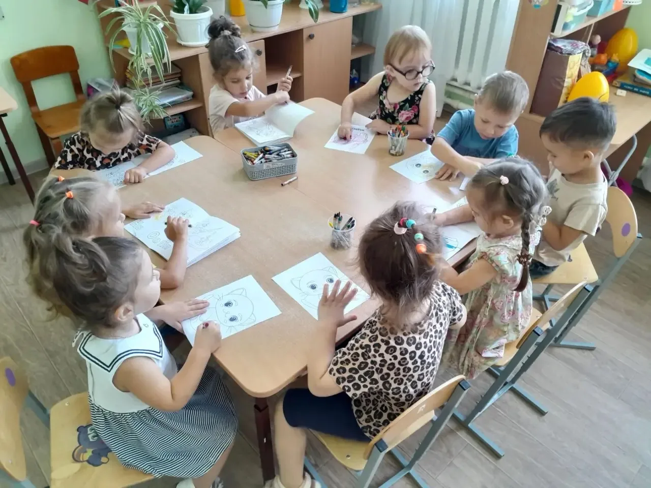 🖍🎨🧒 Сегодня ребята группы "Петушок"посмотрели замечательный мультфильм «Мешок яблок»...