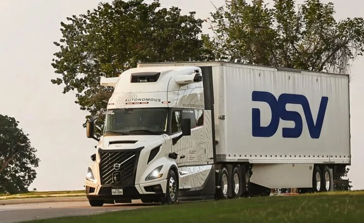 Больше никаких «ручных» тестов: DSV переводит беспилотные фуры из «песочницы» на контракт

⚡️ DSV сд