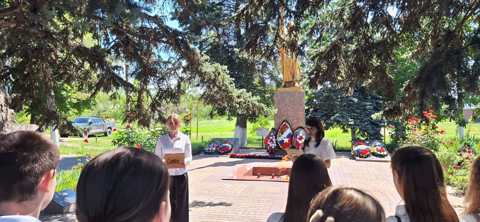 Сегодня, в День памяти и скорби, у мемориала павшим воинам в селе Самарском состоялся митинг памяти.