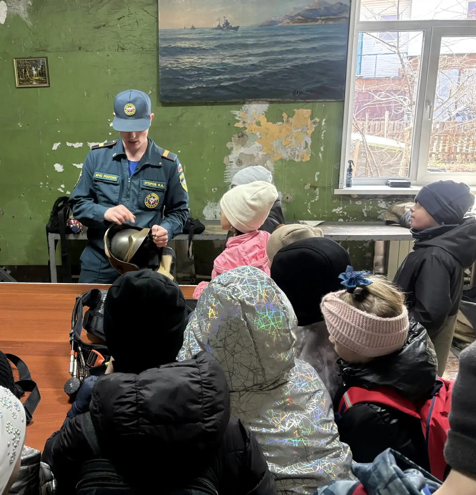 Экскурсия первоклассников в пожарную часть Холмска ⁣ В рамках знакомства с профессиями и правилами б