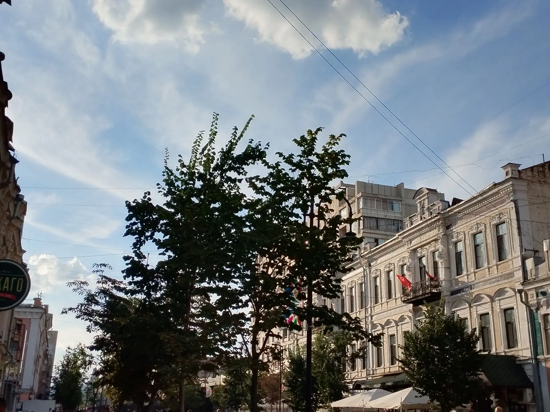 Саратов. Вечер пятницы. Впереди жаркие летние выходные.😎🌞