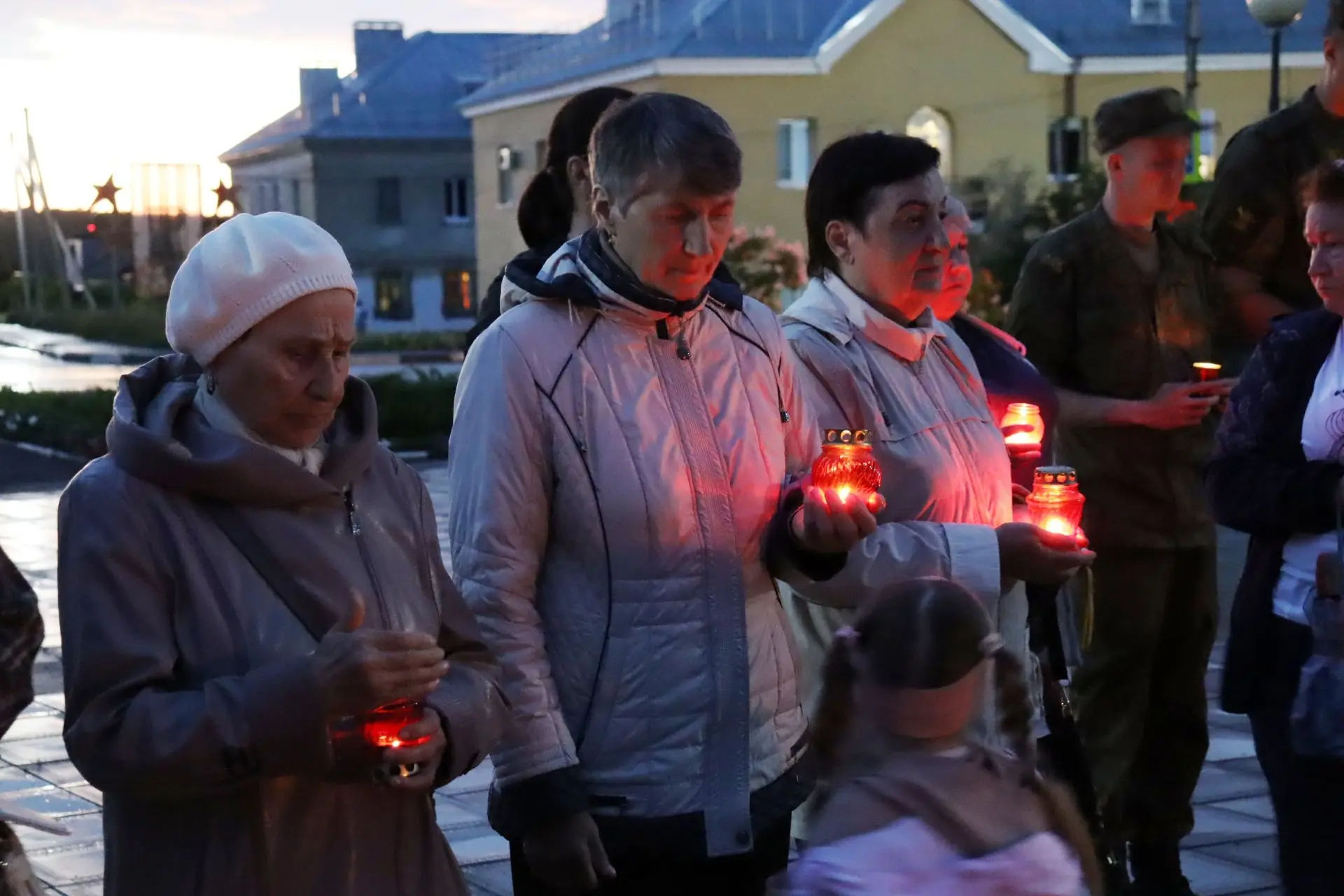 Огонь Памяти горит  в сердцах поколений
На центральной площади города, у Вечного огня, сегодня царил