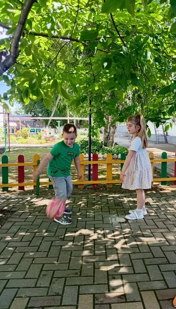 Дети в садике живут,