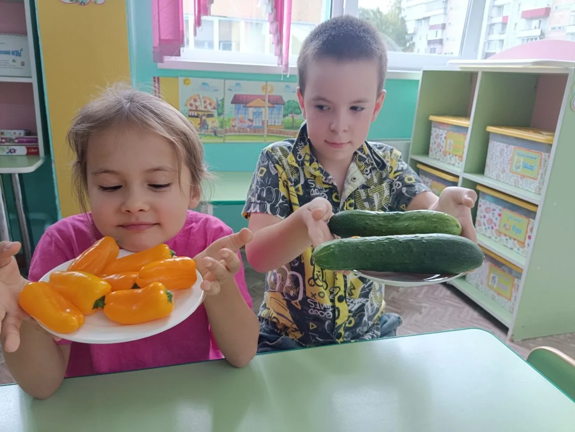 В группе "Фантазеры"прошла увлекательная беседа о полезной и вредной еде. Мы не читали ...