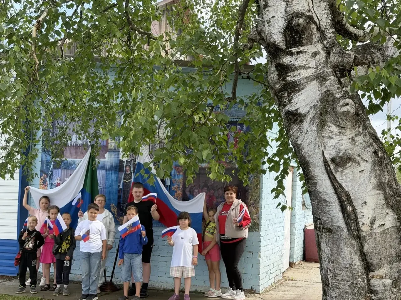 🇷🇺 День России в наших 
объединениях:  «Широка страна моя родная»

В преддверии праздника для ребя