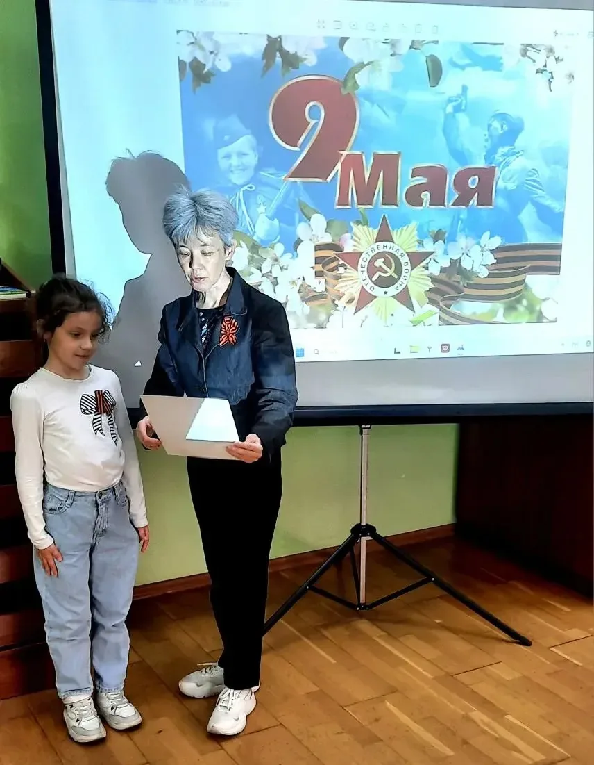 Ученица 1 «Е» класса Лобанова Виктория приняла участие в конкурсе чтецов, который прошёл в центральн