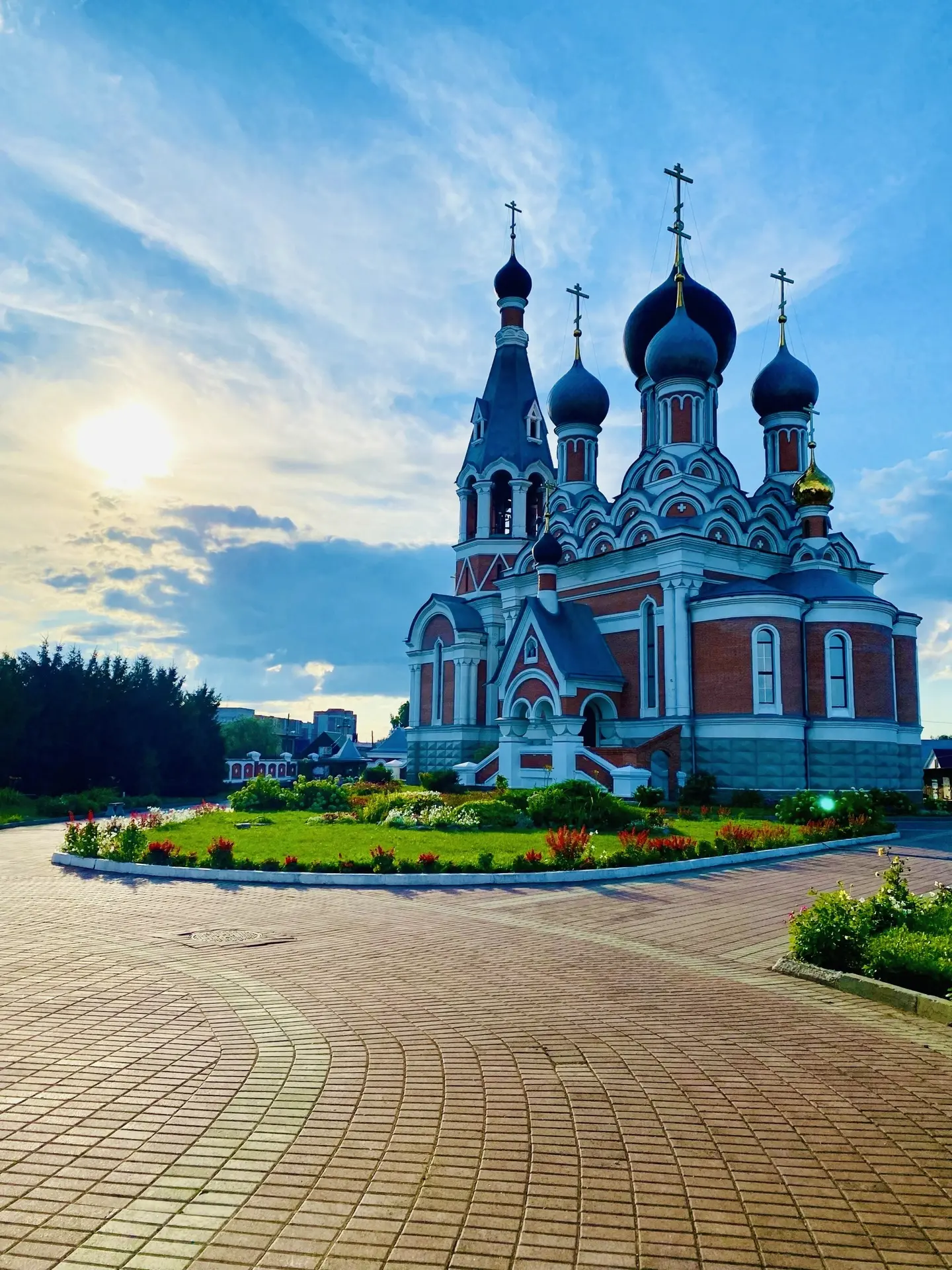 Люди никогда не меняются к лучшему через ненависть, осуждение или приговор. Мы меняемся к лучшему че