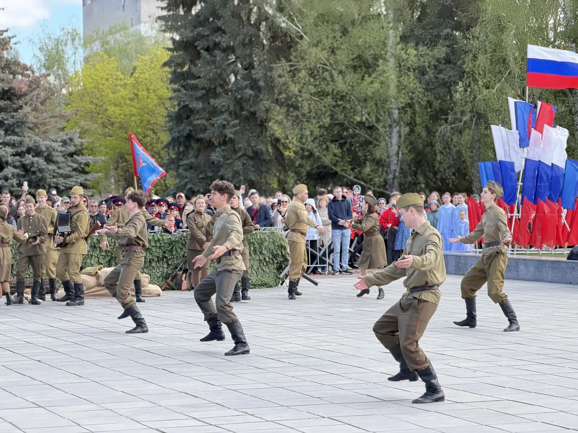 🇷🇺9 Мая – праздник, который объединяет поколения и наполняет наши сердца гордостью!  Сегодня мы покл
