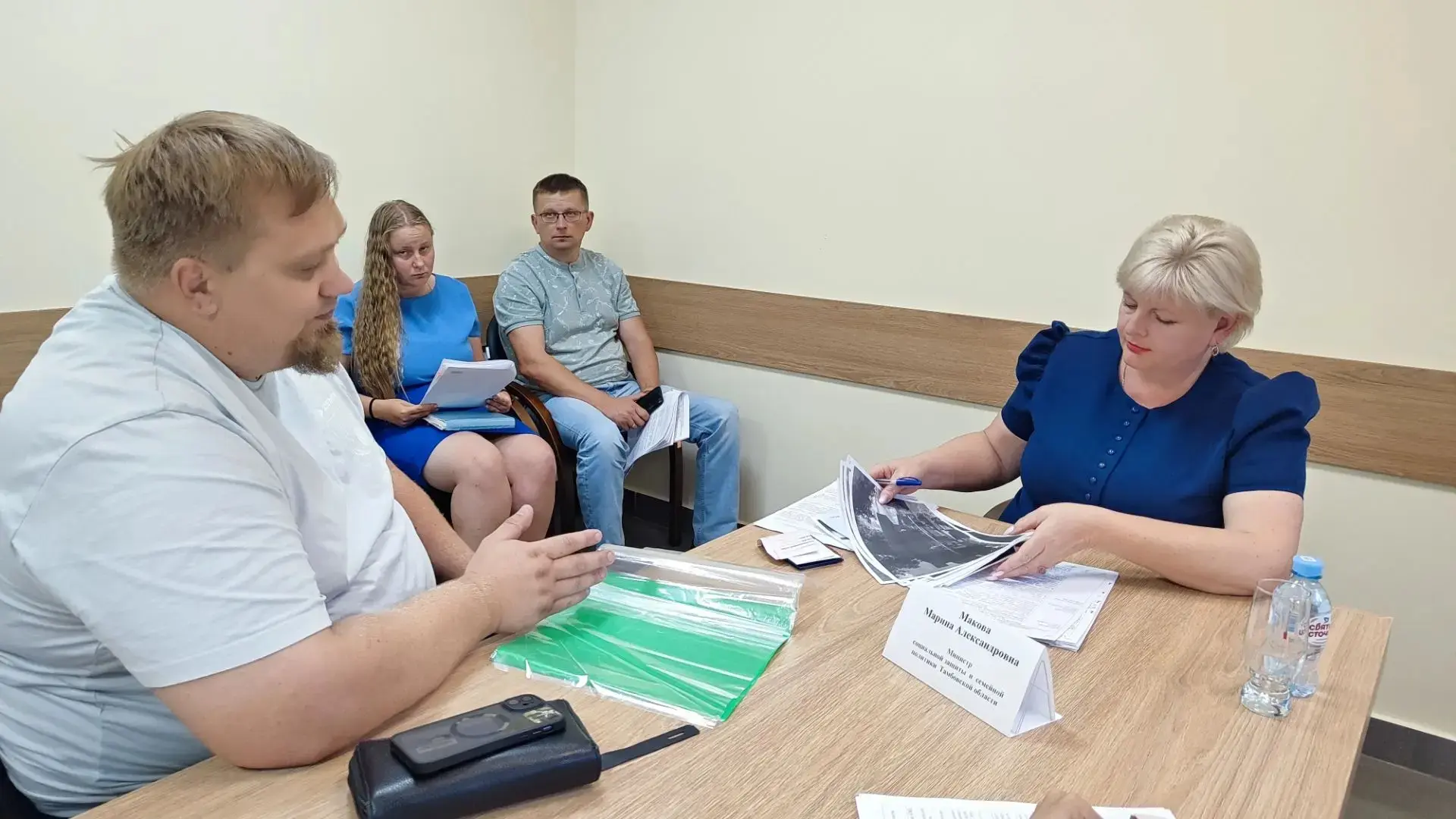 Провела очередной личный приём граждан.