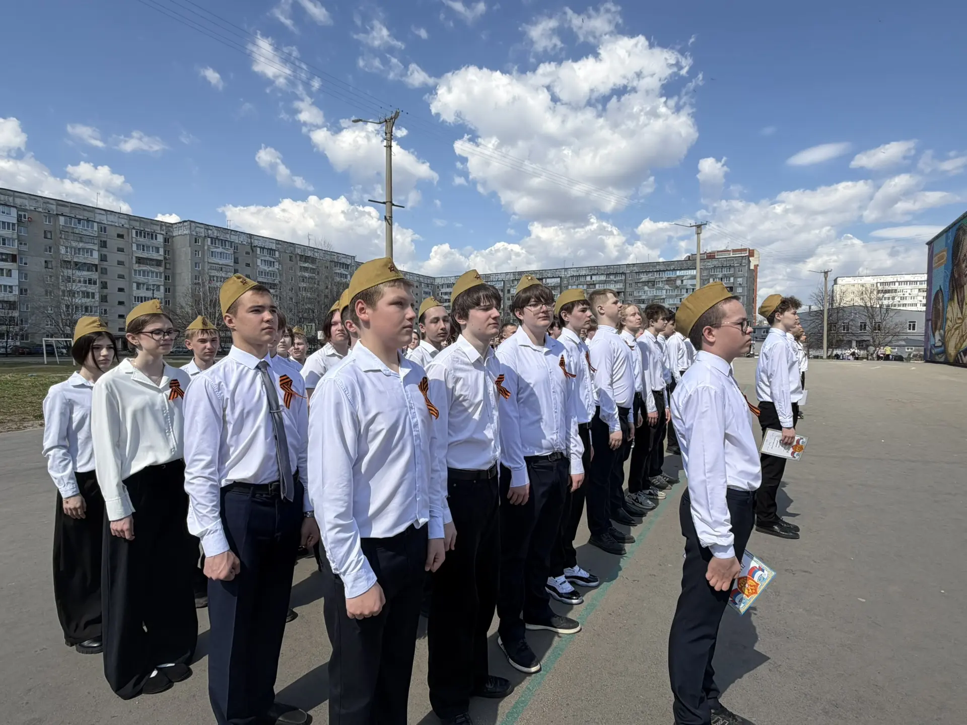 🎖️ Смотр строя и песни! 🎖️  Сегодня, 4 мая, в нашем лицее прошёл традиционный смотр строя и песни ср