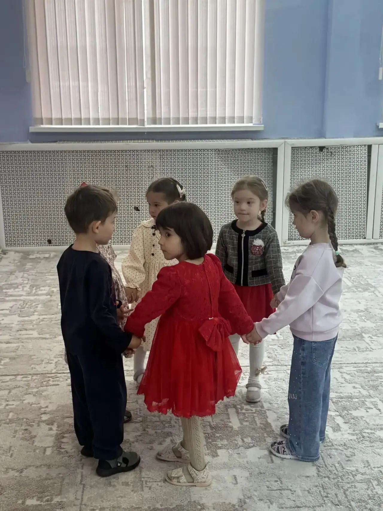 Младшие дети самые беззаботные. Они могут позволить себе любые шалости, ведь взрослые з...
