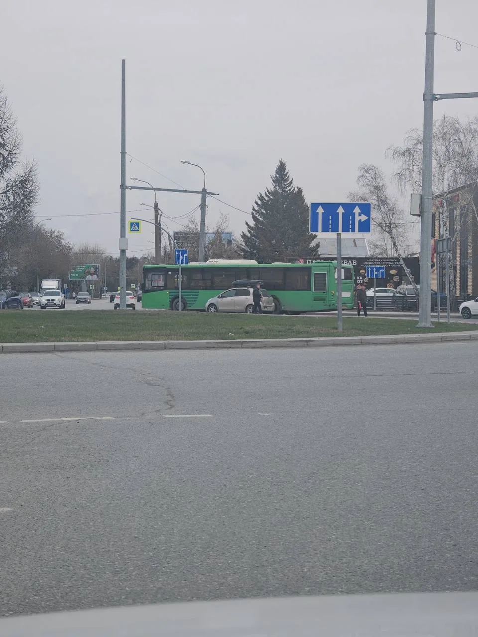 Зелёный затёр маленького. Не заметил.)))