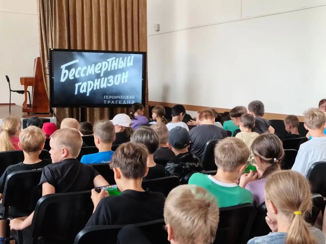 22 июня — День памяти и скорби.

В преддверии этой трагической даты в школьном лагере «Солнышко» про