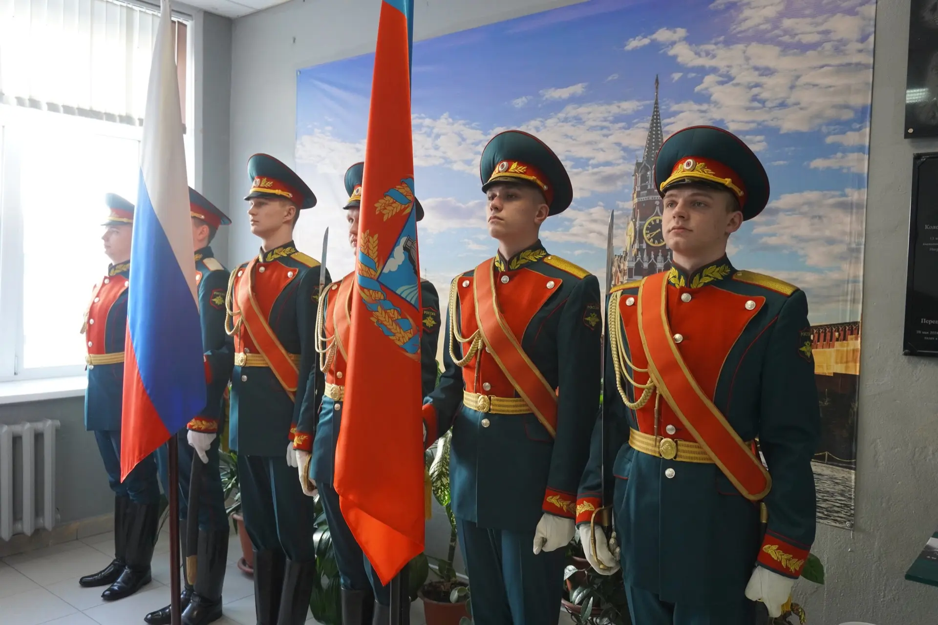 🔵В 45 барнаульской гимназии открыта памятная доска выпускнику Артюшину Антону Валерьевичу! 🔵Неожидан