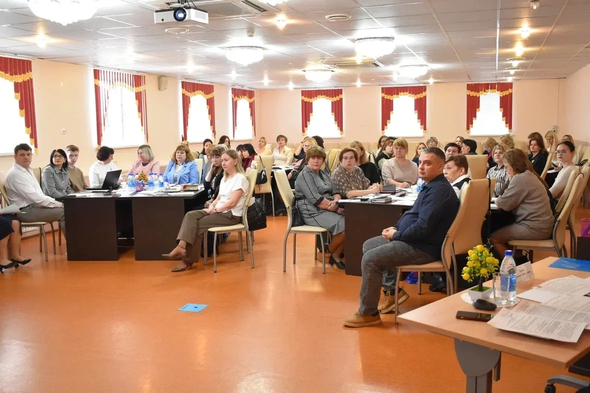 📍 Опыт и идеи развития социальной сферы обсудили специалисты в Череповце  На базе реабилитационного 
