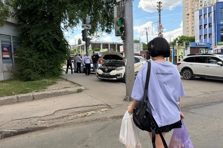 На перекрёстке 50 лет Октября сегодня днем столкнулись иномарки. 

Около 15:00 на пересечении проспе