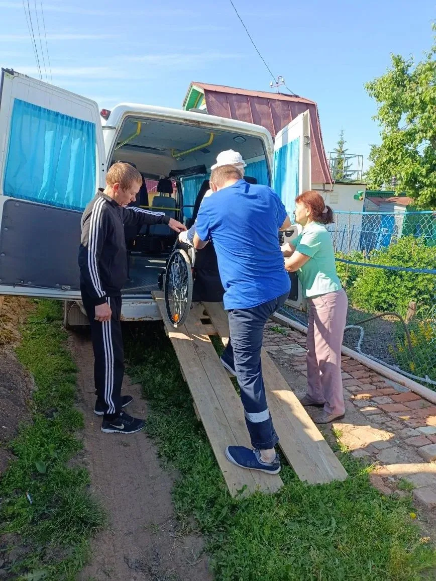 Специалисты столичного комплексного центра оперативно приходят на помощь семьям наших защитников.

�