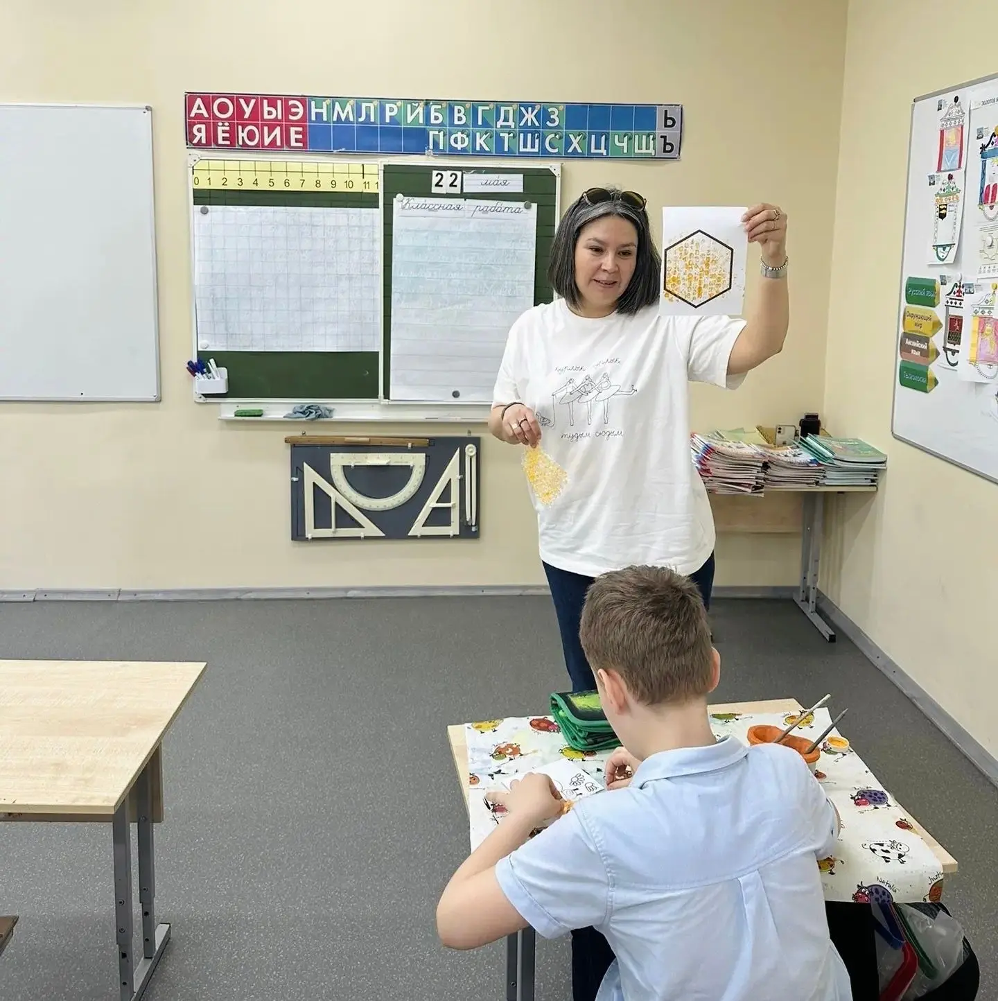 🐝 Секреты пчелиного дома  В 3И прошел увлекательный класс час, который провела Инзиля Ильдаровна Аху
