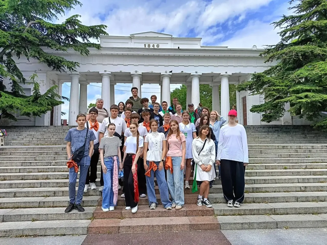🏛️ Путешествие в историю: ученицы 10 «А» класса- Голикова Ксения и Карлаш Анастасия - ...