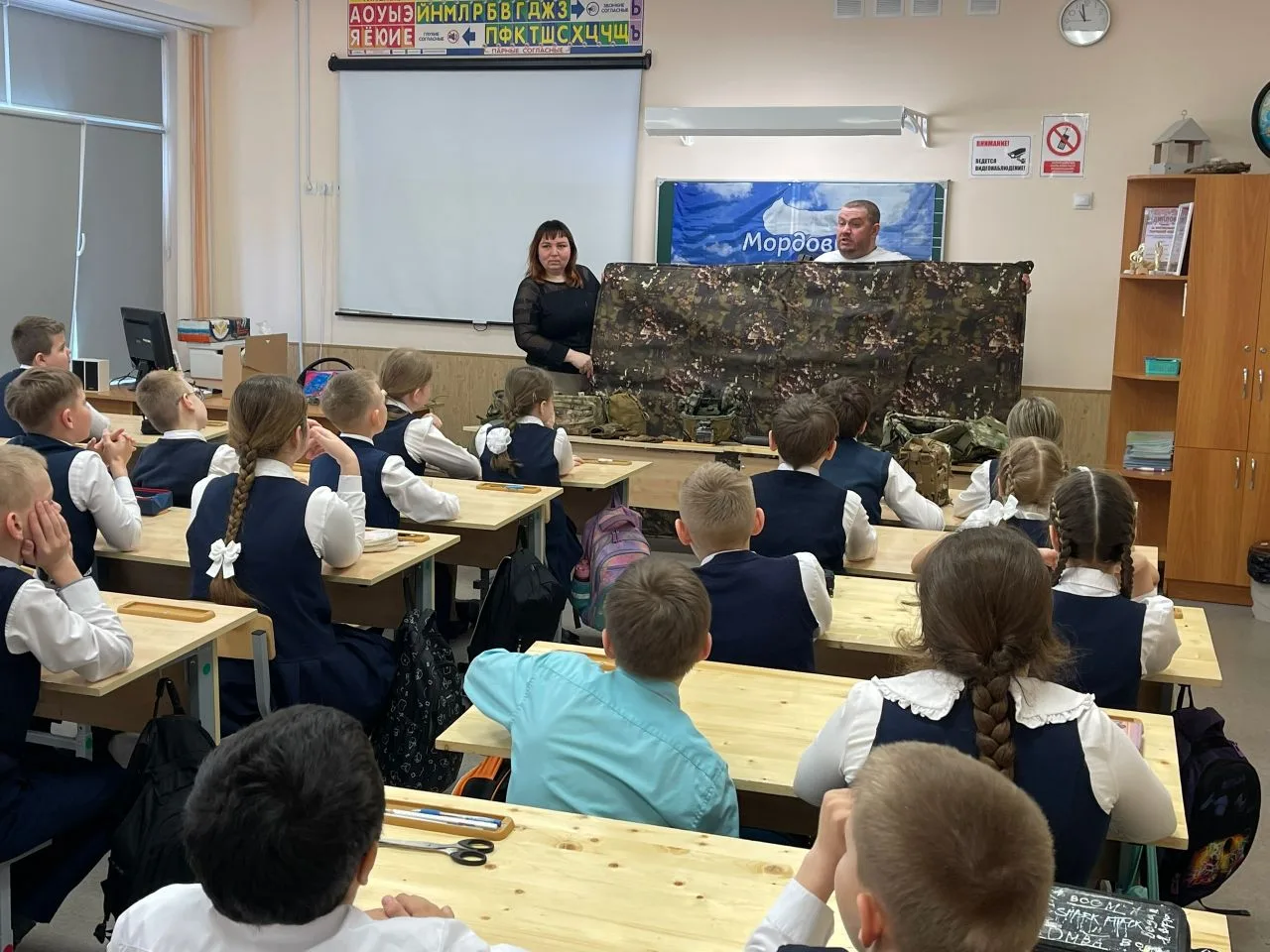 🧡Встреча с волонтёрами: урок патриотизма и поддержки 🧡  📍 В Лицее №26 прошла необычная и очень важна