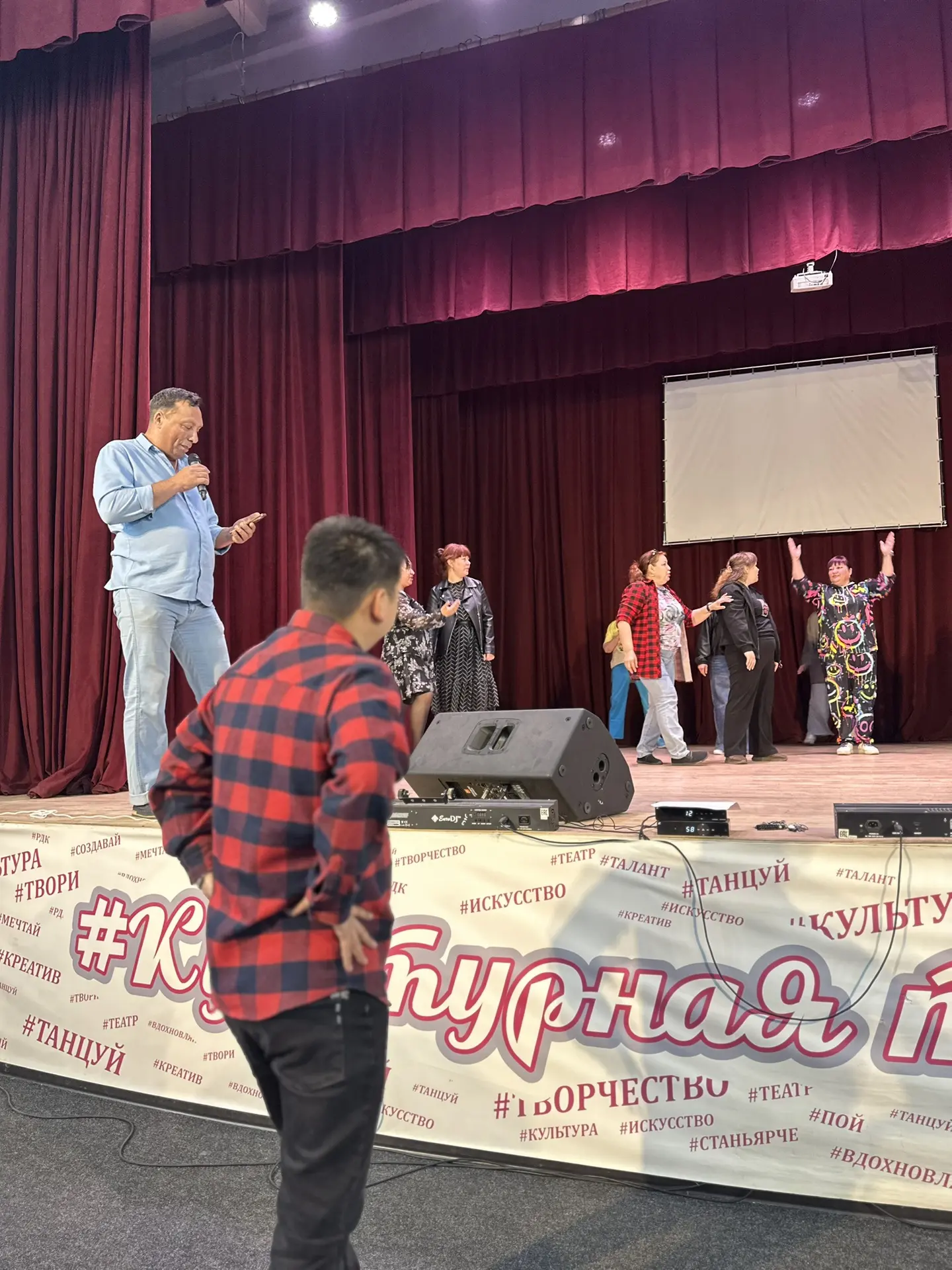 НЕМНОГО ЗАКУЛИСЬЯ