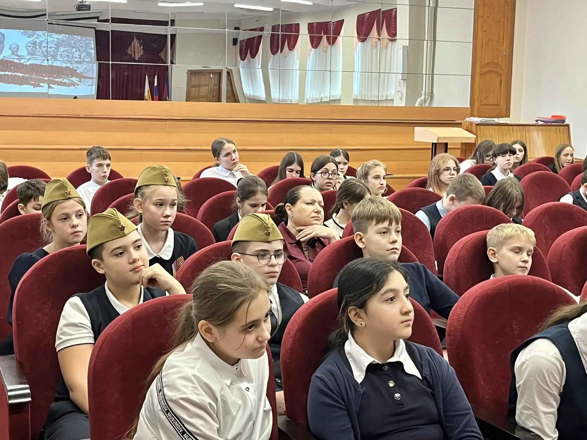 «Стихи, рождённые войной» 🪶  Сегодня в нашей гимназии состоялся конкурс чтецов среди учащихся 5-х кл