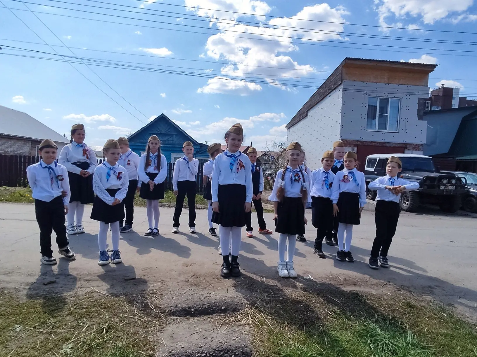 🔻Не словом, а делом🕊️  💥5 мая, в преддверии Дня Победы, наши ученики с гордостью и уважением совмест