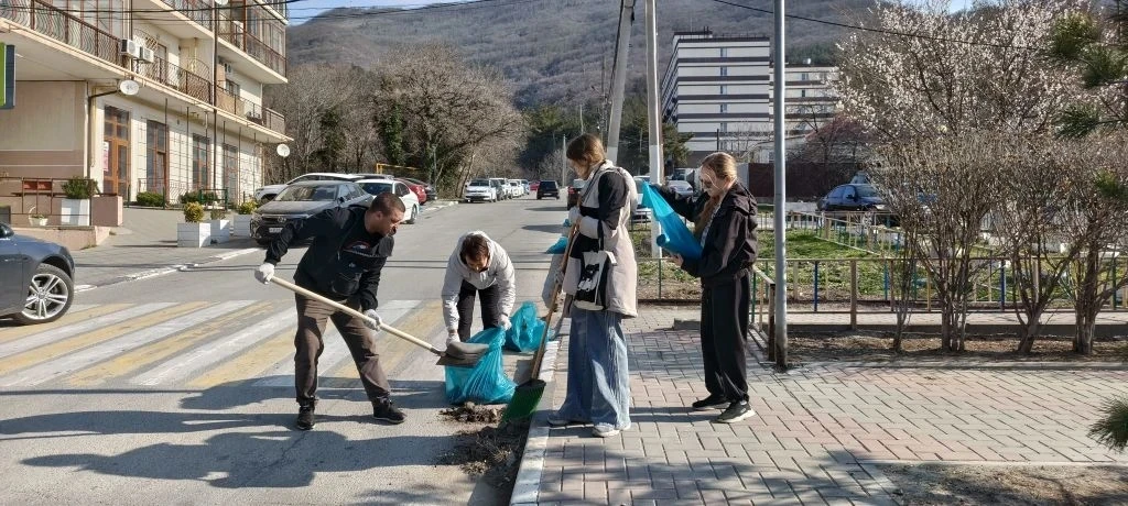 Чистота — дело общее!  В эту субботу коллектив «Концессии водоснабжения Геленджик» показал, что забо