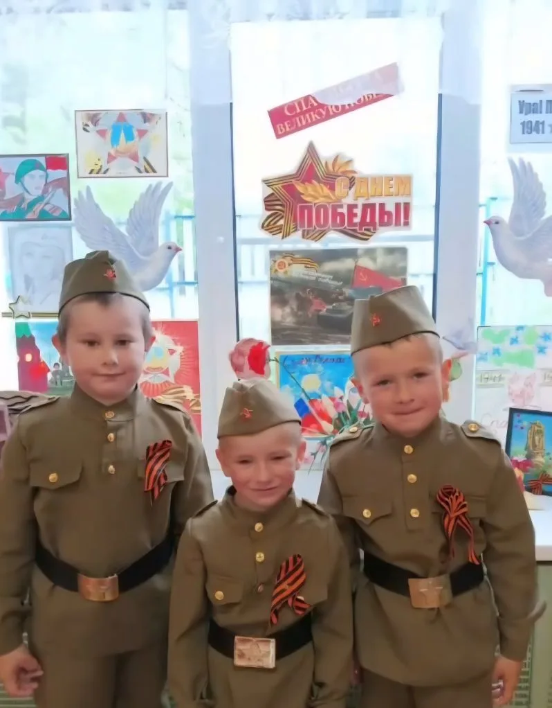 Устраиваем онлайн-парад прямо в ленте. Смотрите, какие у нас защитники растут! С праздн...