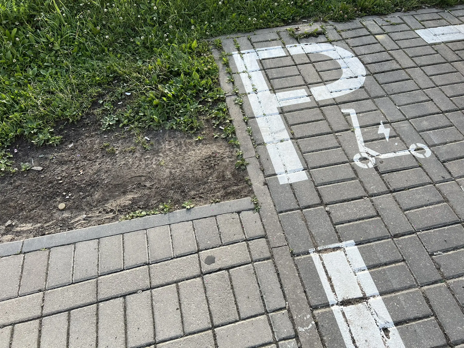 Вы видели-видели? Разметка парковки для арендных самокатов. 

Заметили в Красногорске. А там, кстати