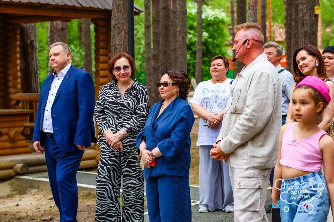 🌴 КРЕАТИВНЫЕ ПОДАРКИ ОСТРОВУ. ЮБИЛЕЙНАЯ РУБРИКА

В юбилейный год «Остров детства» получил особенный