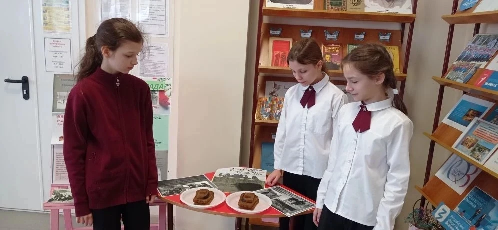 ‼️«Был город фронт, была блокада»  ❗Сегодня 27 января в начальной школе советник директора по воспит